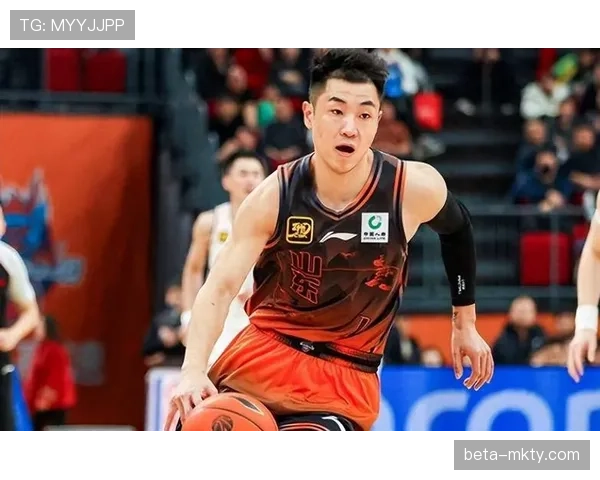 山东高诗岩攻防一体:抢断推动快攻与半场组织分配分析